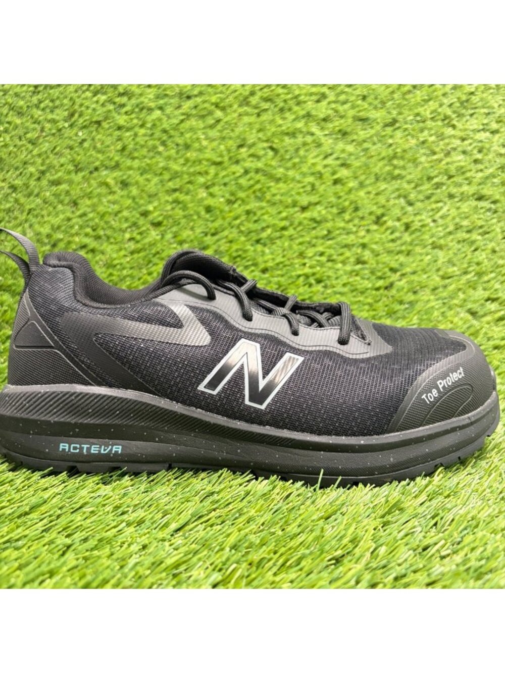 New Balance Logic Women Size 7.5D Black Athletic Composite Toe Safety Work Shoes